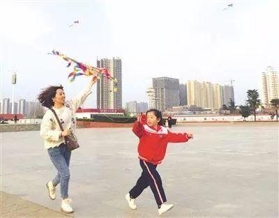 心中富有，何須跪求。雙雙燕子飛春岸打一准确生肖，详细解答、时代解答解释落实